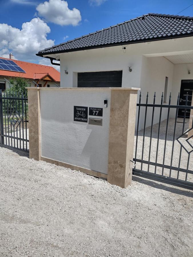 Tandem Apartman Kapolnasnyek 外观 照片